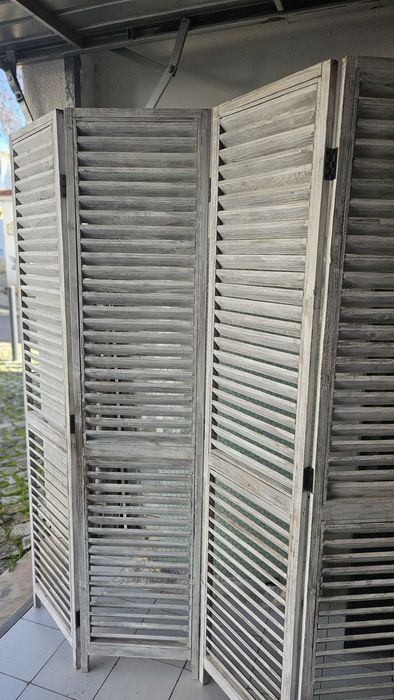Biombo de madeira