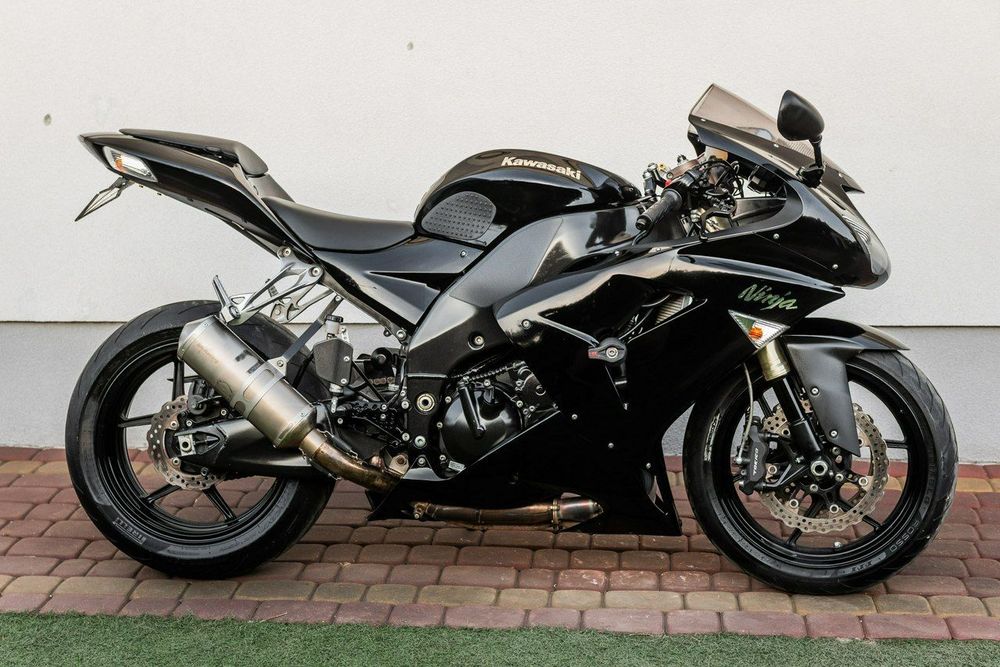 14000→ zzr14001_eLRDy-9999x600-resize.jpg