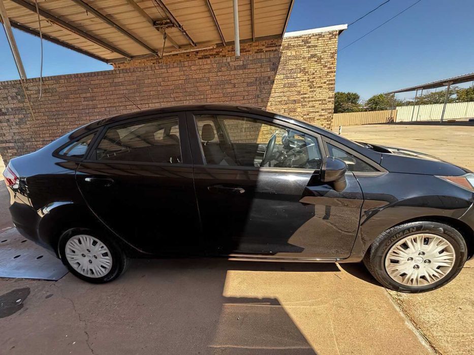 Ford Fiesta SE      2016