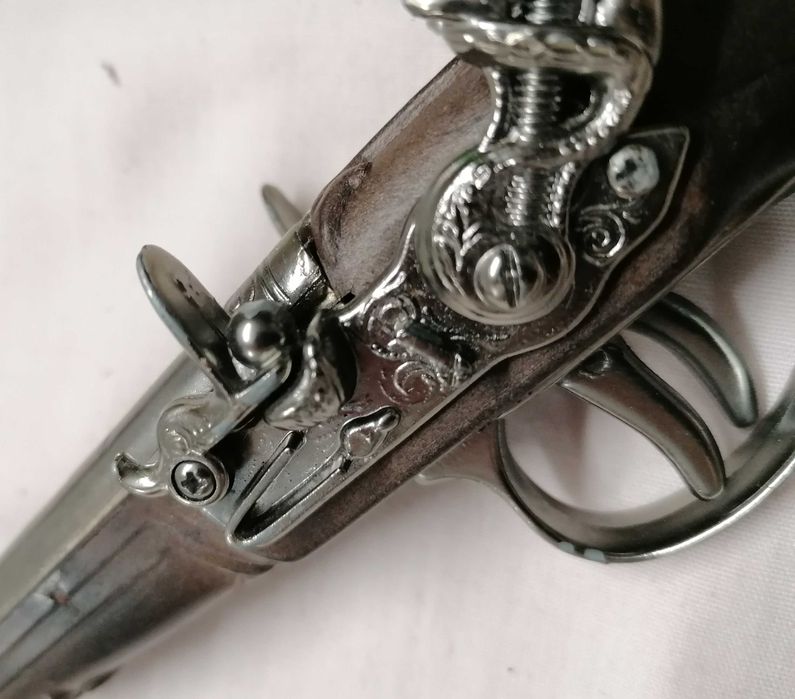 Pistola antiga decorativa