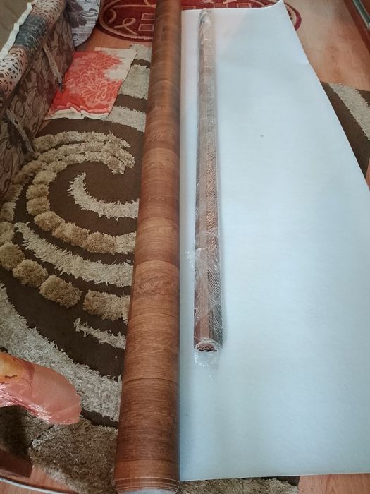 Продам леноліум ширина 3 на 5 з плінтусами