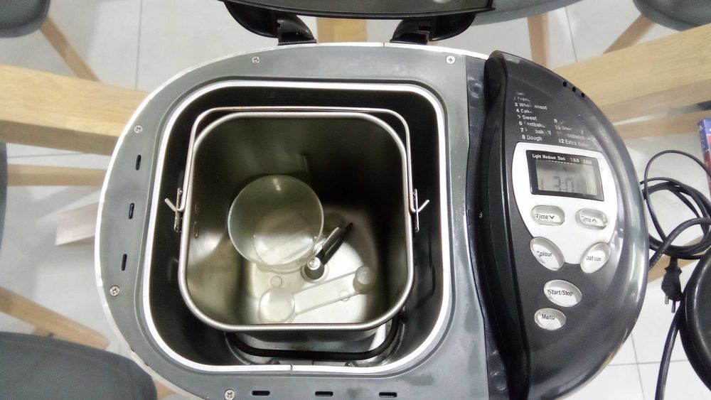 Máquina para fazer pão e compotas da marca Morphy Richards