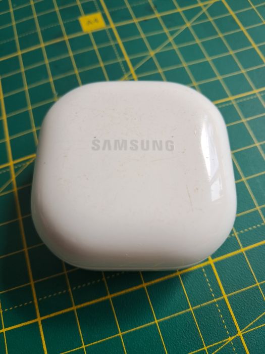 Продам лівий навушник Samsung Buds 2 з зарядним кейсом