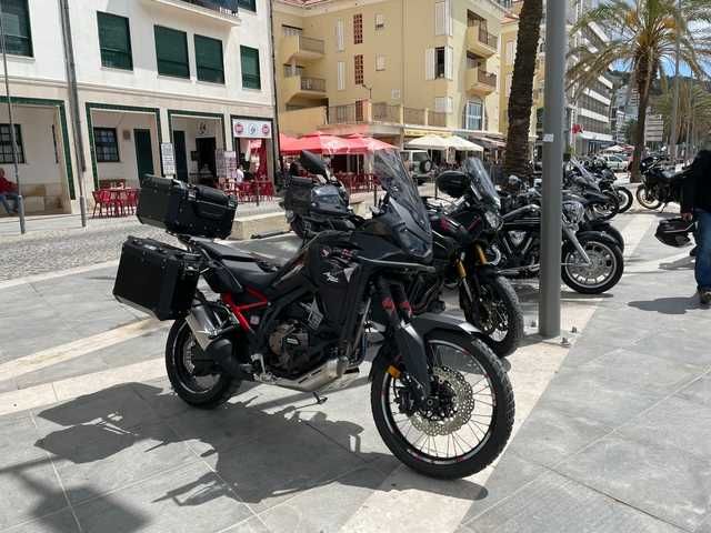 Oportunidade única, Africa Twin 1100 ABS DCT de 2022 totalmente equipada.