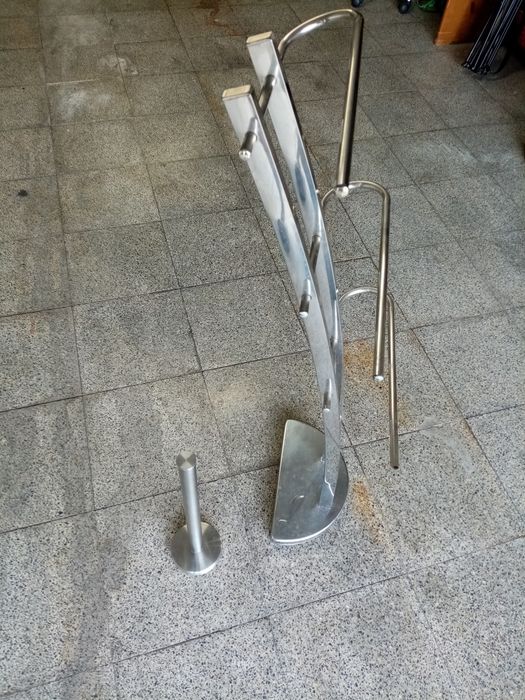 Toalheiro e peça para rolos de papel higienico