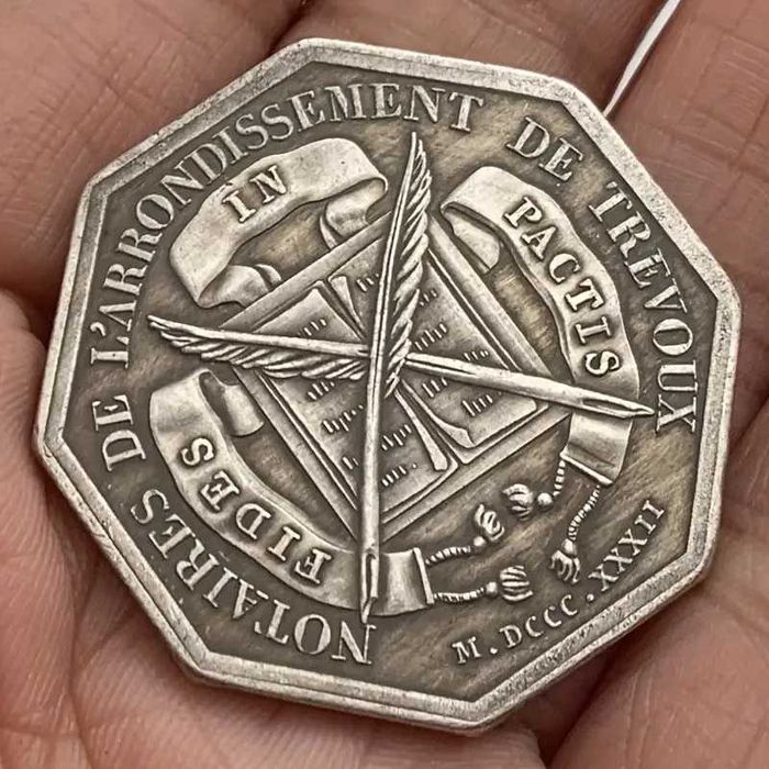 Восьмигранная памятная монета змеи Nobis