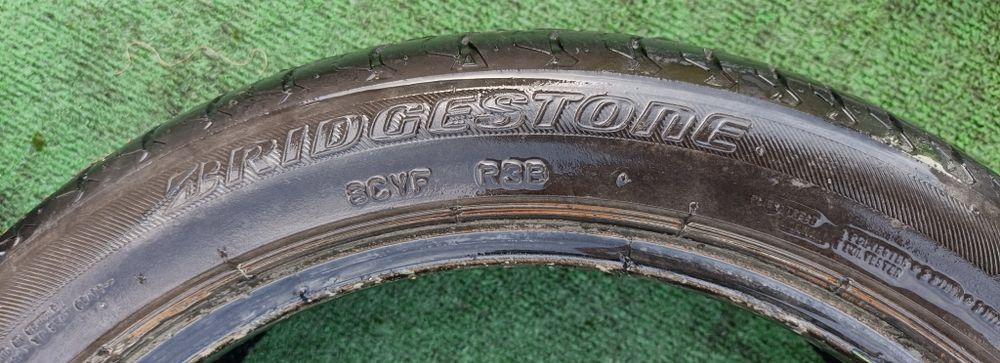 Dois Pneus usados da Bridgestone