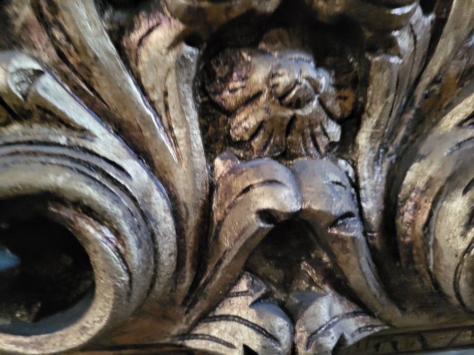 Espelho em talha dourada