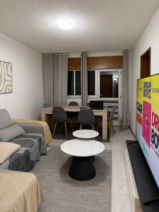 Arrendo quarto 275