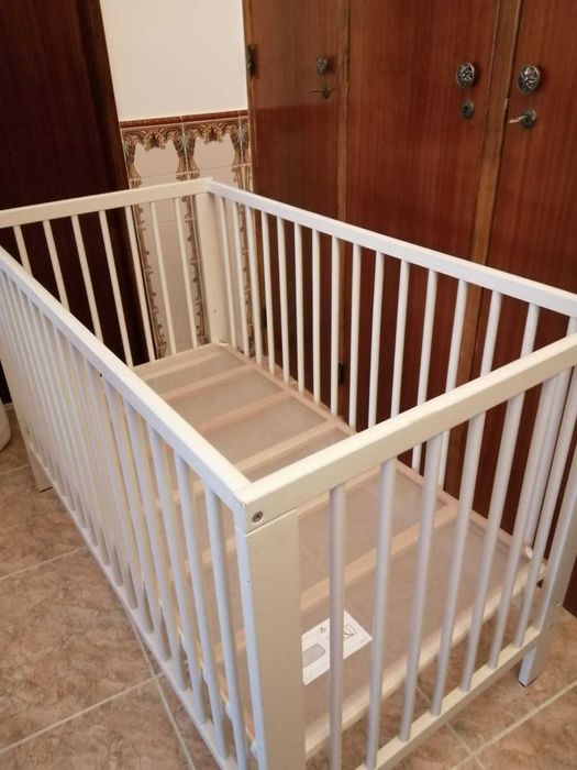 Cama de grades Ikea + colchão