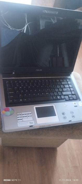 Laptop Asus 3f3 bez win