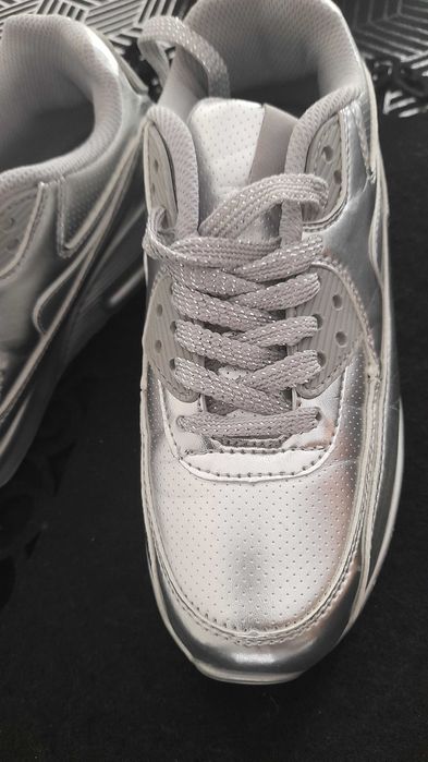 Buty sportowe NOWE  37