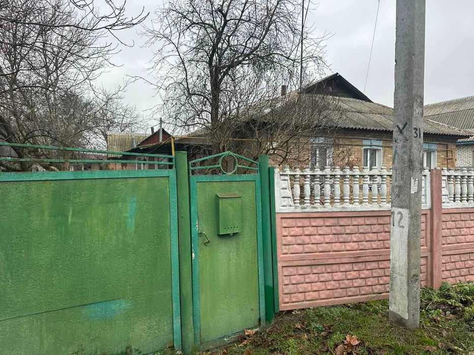 Будинок у самому центрі села Димер з усіма комунікаціями