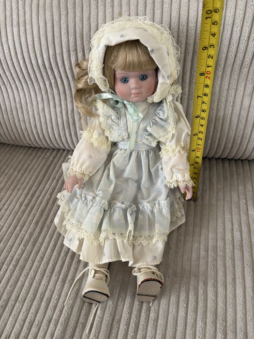 porcelanowa lalka kolekcjonerska
