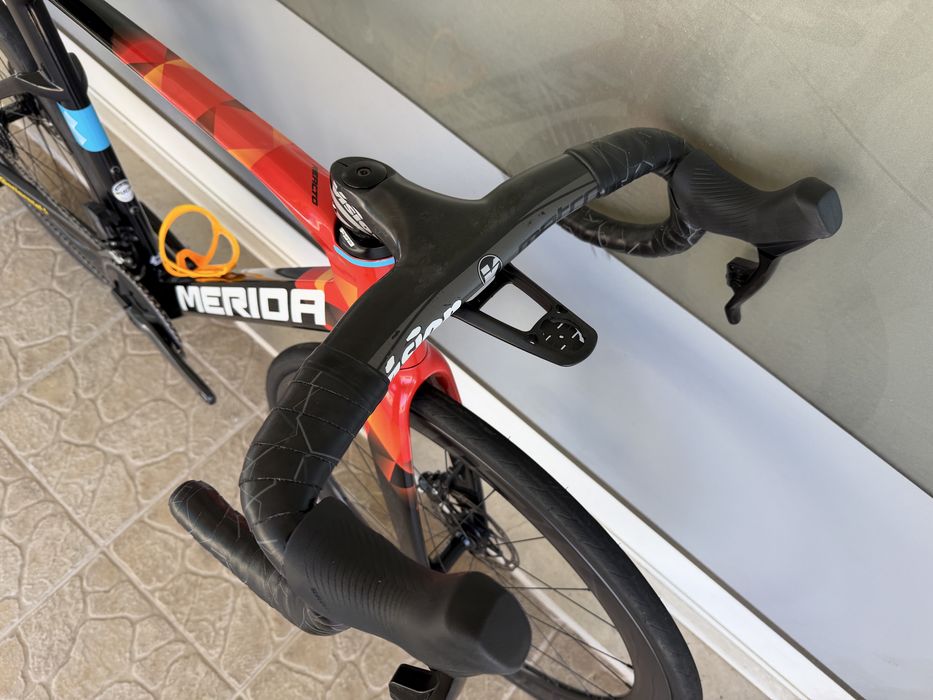 Bicicleta de estrada - Muito bem equipada AXS