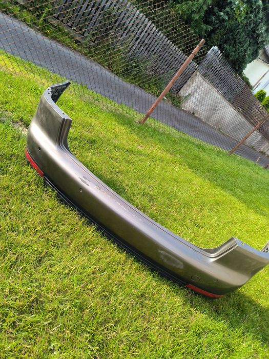 VW Touran zderzak tył i drzwi prawe tył  kod d7s