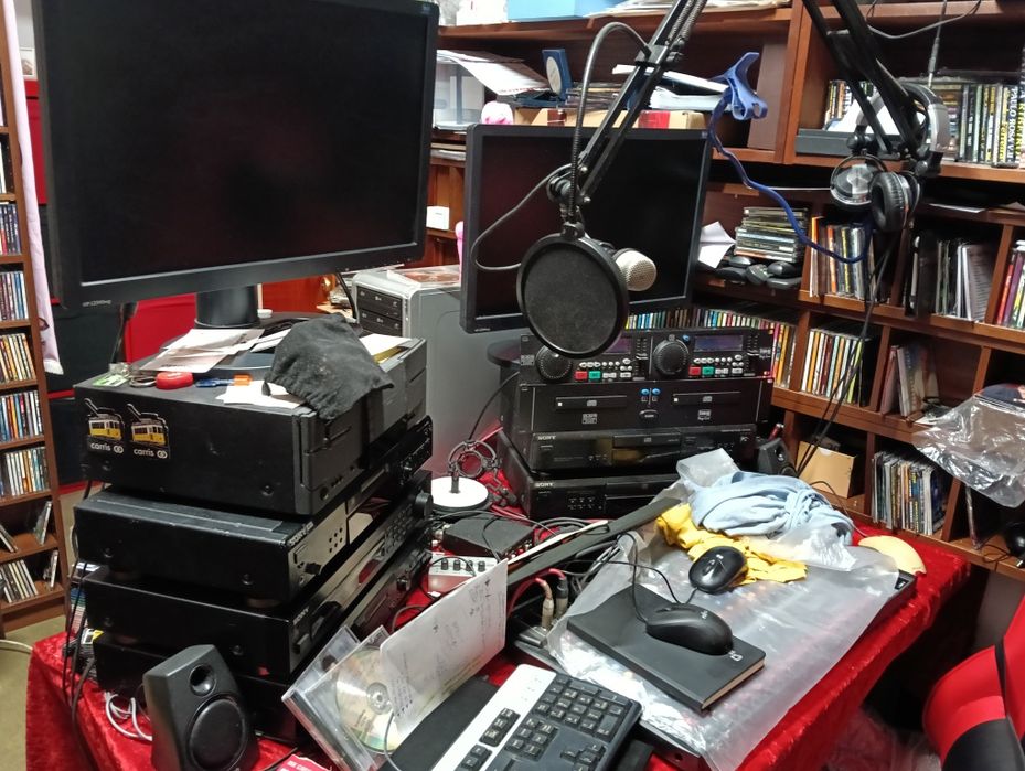 Estação de Radio web com Discografia