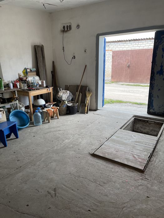 Продам  большой гараж