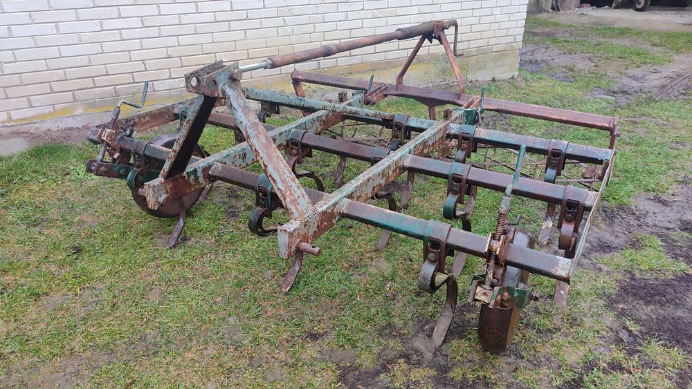 Pług 3 skibowy Unia Grudziądz. Kultywator Unia Grudziądz 2.1 m z wałem