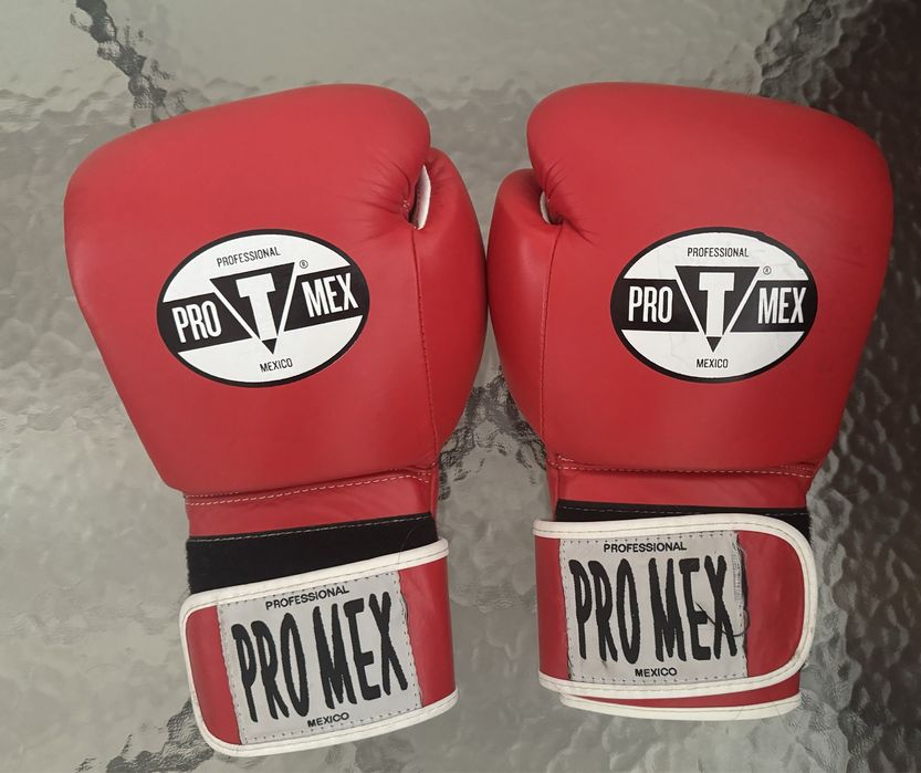 Боксерские перчатки