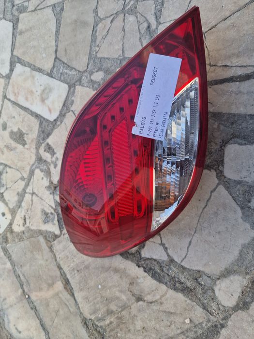 Farol favoritos traseiro peugeot