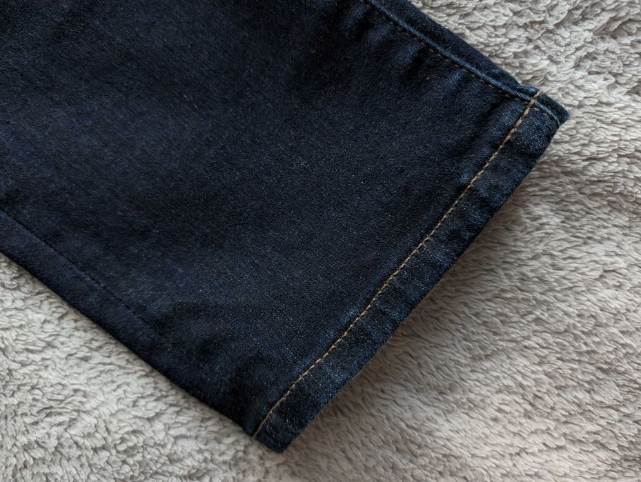 Granatowe spodnie jeansowe jeansy Uniqlo ok. 34 - 36
