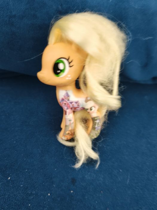 My Little Pony Applejack wyprodukowana przez Hasbro.