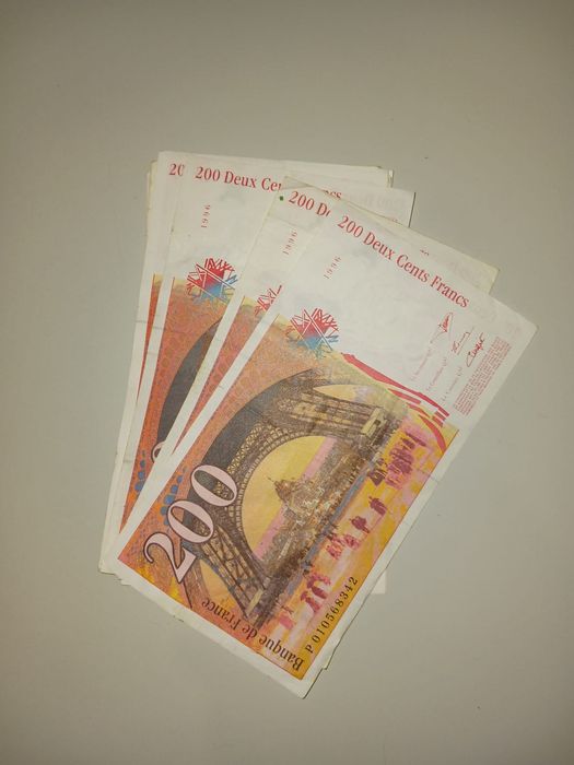 lote de notas de 200 francos de Gustave Eiffiel em muito bom estado