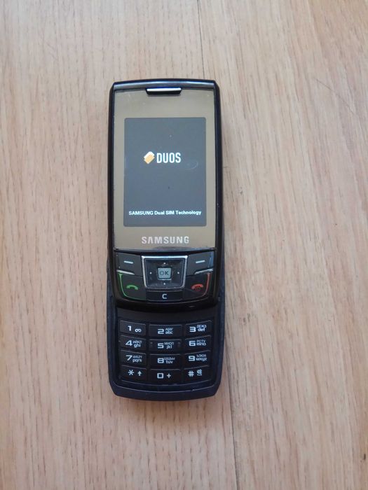 У гарному стані телефон Samsung D-880/2 сім карти/ слайдер