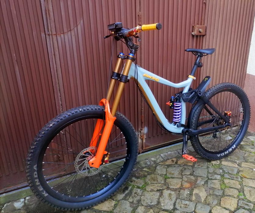 Giant equipada com Nukeproof