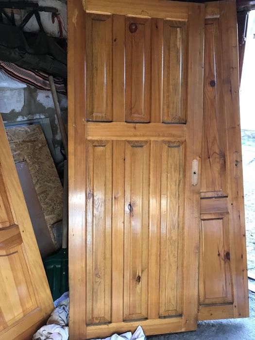 Продам двері матеріал сосна