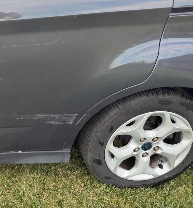 Samochod. Ford C Max 2012