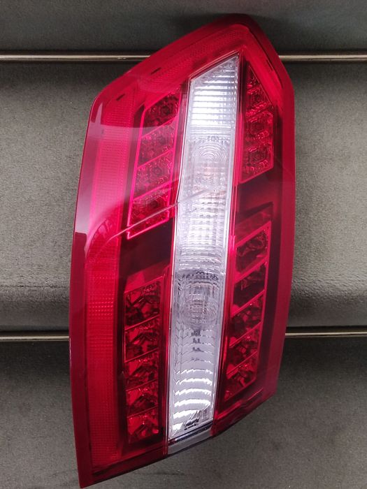 Farolim traseiro lado condutor LED sem luz Mercedes E250 CDI W212 AVARIADO