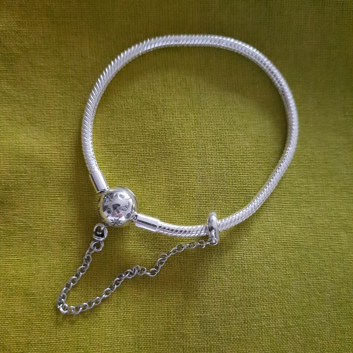 Clips-travöes, pulseiras e 'charms' em prata esterlina