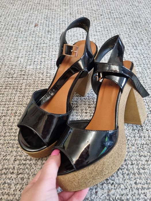 Шкіряні лакові босоніжки 40р.