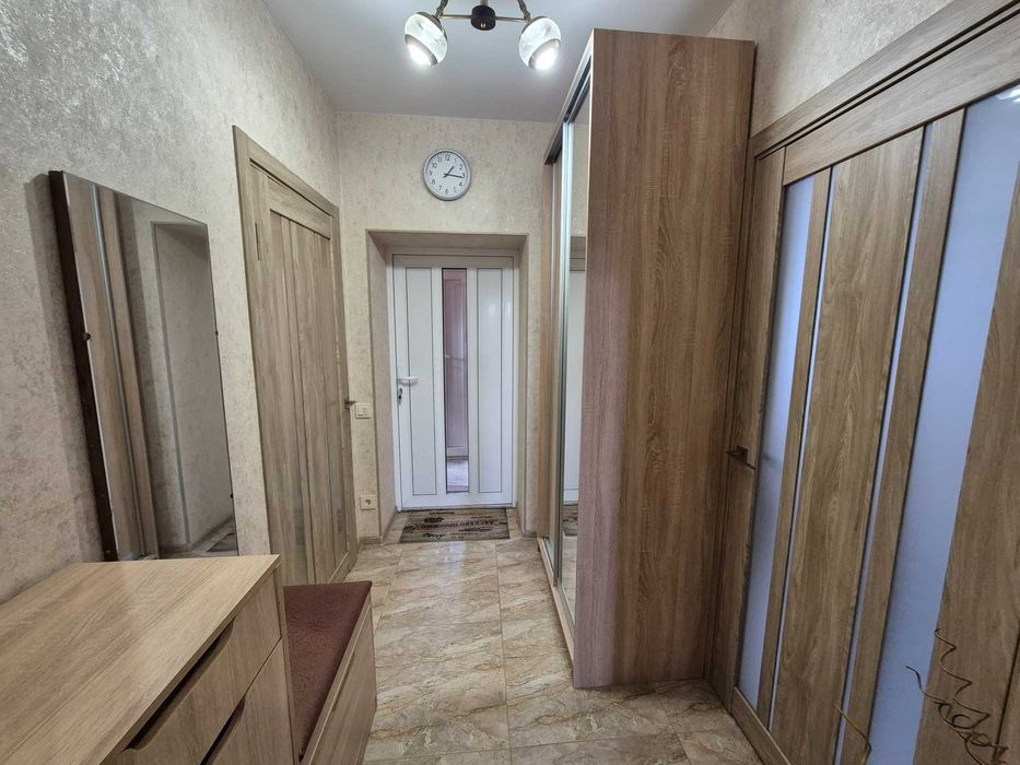 Двоповерховий будинок з ремонтом на Вінницьких Хуторах