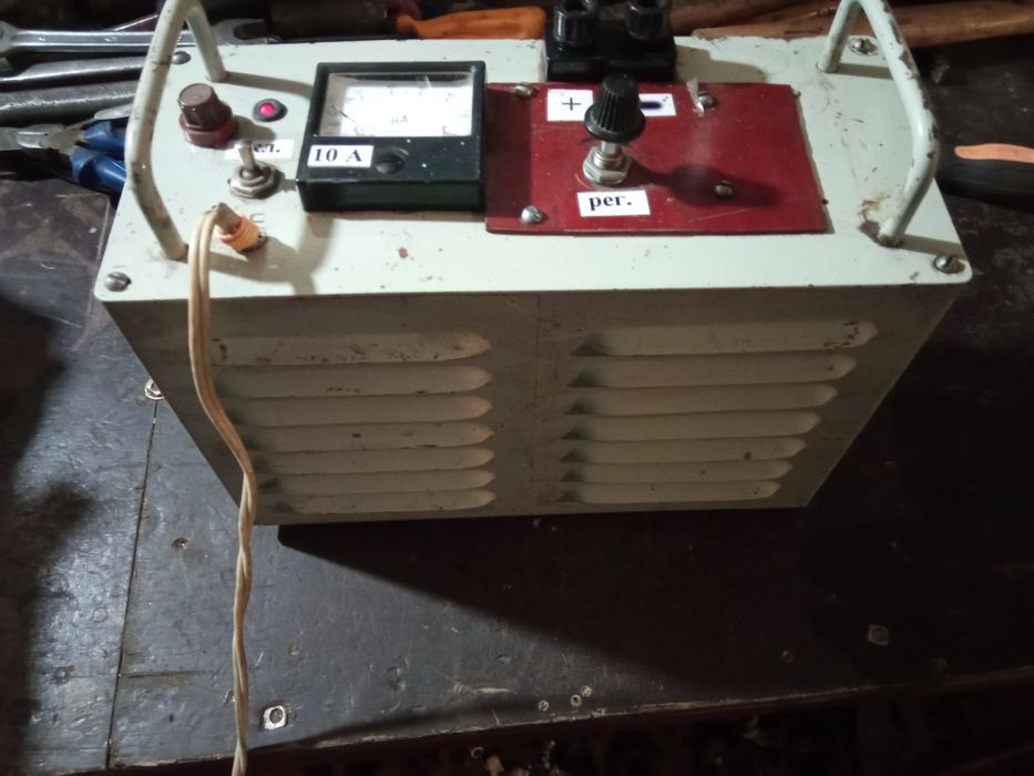 Авто мото зарядний пристрій 17 Ампер 19 Вольт