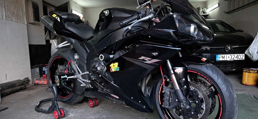 yamaha r1 rn19  dominator