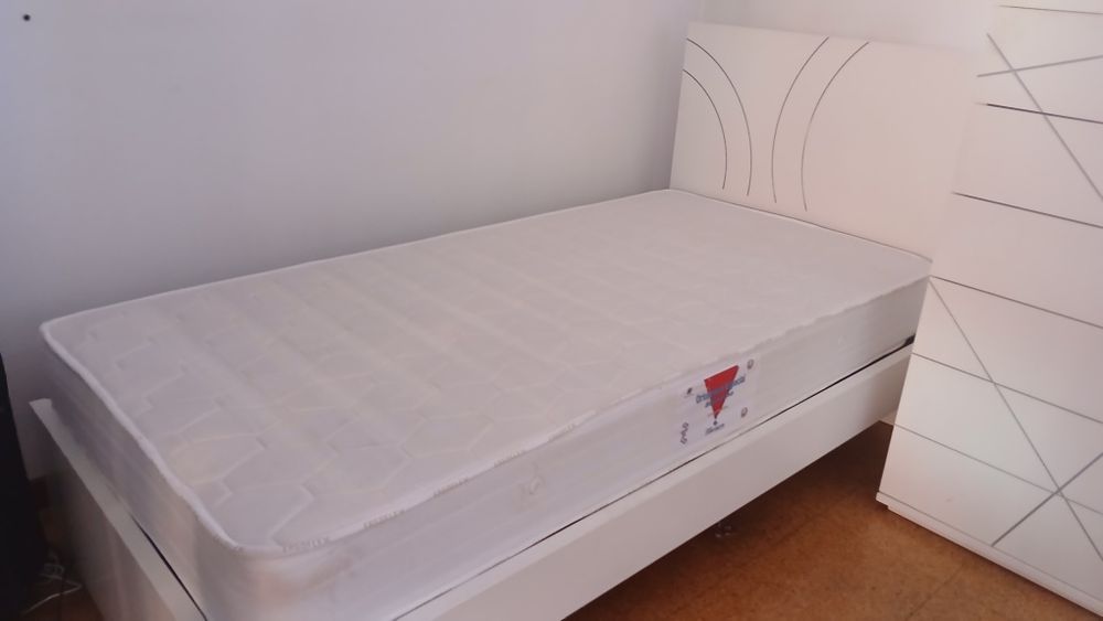 2 ou 1 Cama de Solteiro Moderna Lacada + Colchão Ortopédico Ergoflex