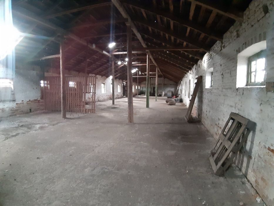 Продаються складські приміщення(площею 1366 кв. м.)0.86 га