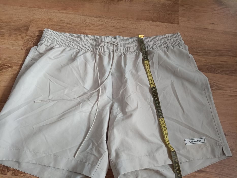 Spodenki Calvin Klein.jasne.ciwnkie .ściągane sznurki w pasie.zapraszam.