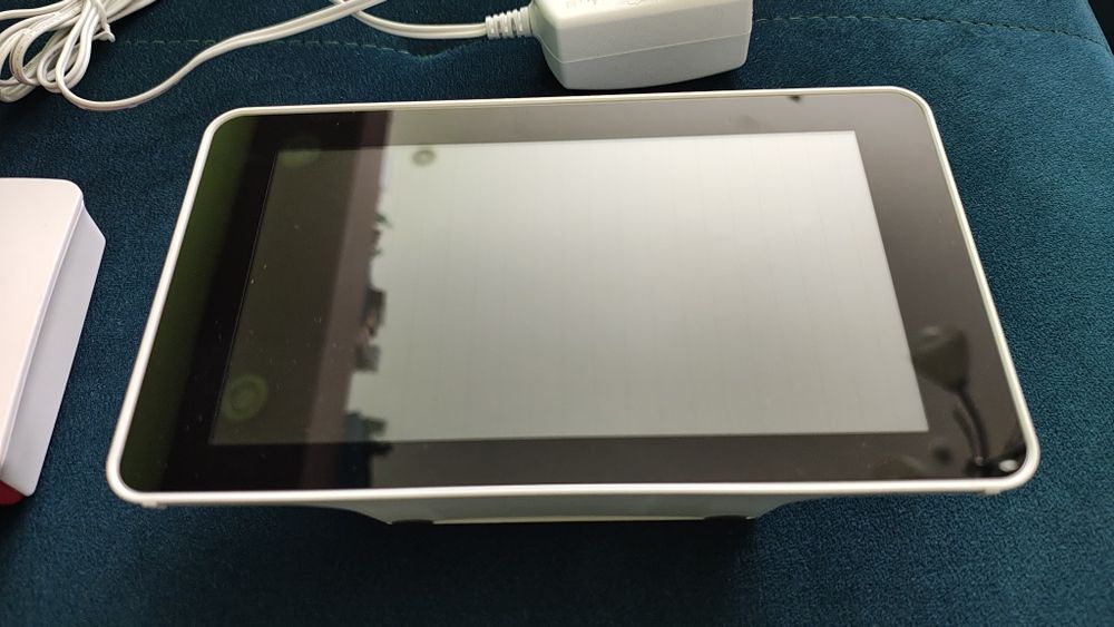 Raspberry Pi 3B+ plus Official Touch Display zasilacz i obudowy