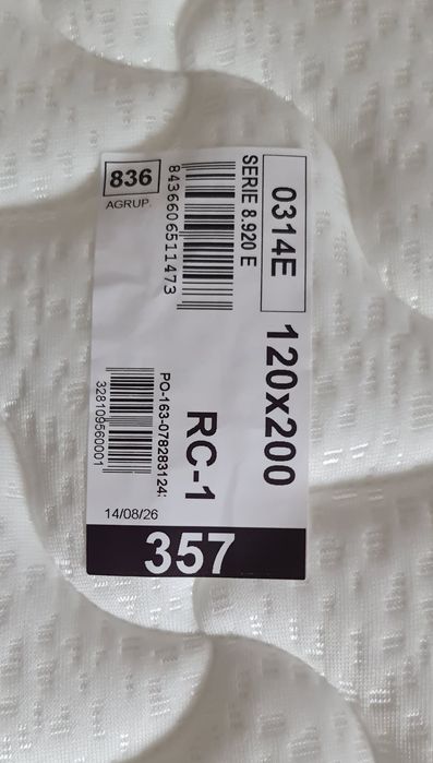 Cama Completa (Estrutura + Cabeceira + Colchão Memory Foam) 120x200 – Totalmente Nova