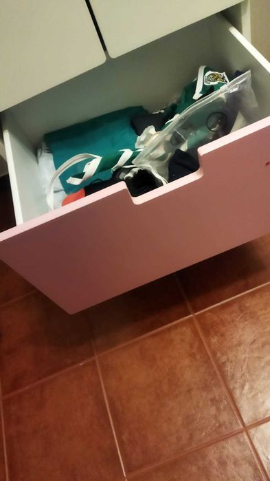 Roupeiro e módulo de gavetas