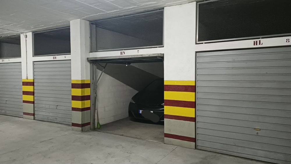 Arrendo Garagem Fechada (Box ) 20 m2 - Na Quintã - Guimarães Centro