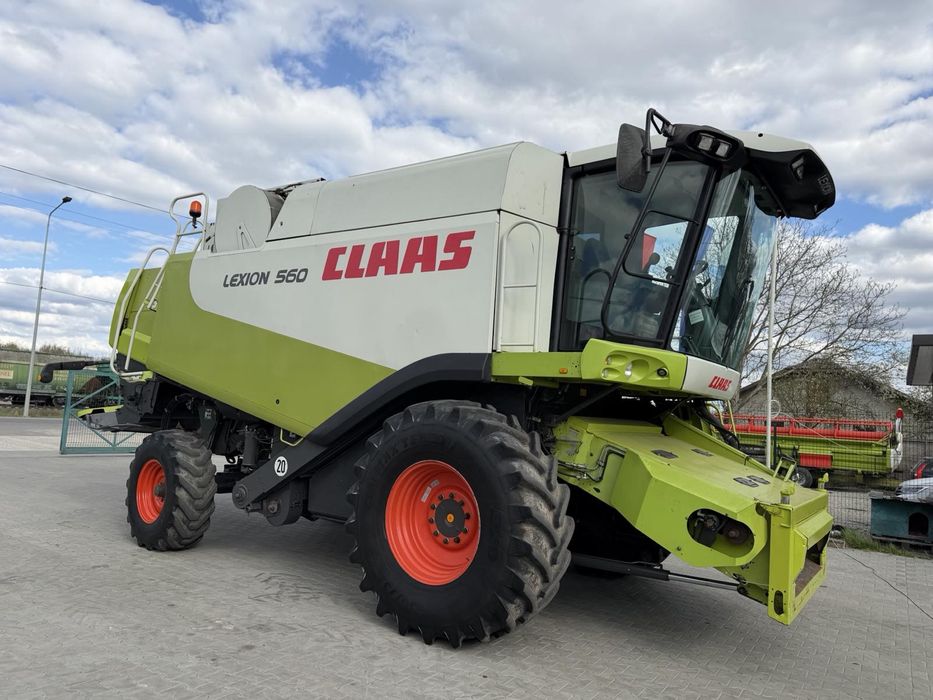 Комбайн Claas Lexion 560