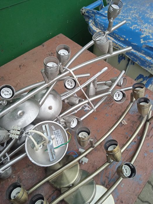 Oświetlenie sufitowe szt.25 zł.