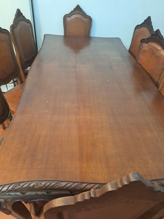 Antiga mesa de jantar em madeira maciça com 8 cadeiras
