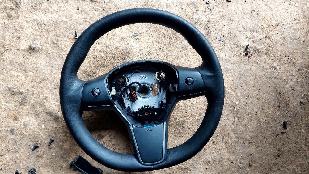 Руль Tesla model 3