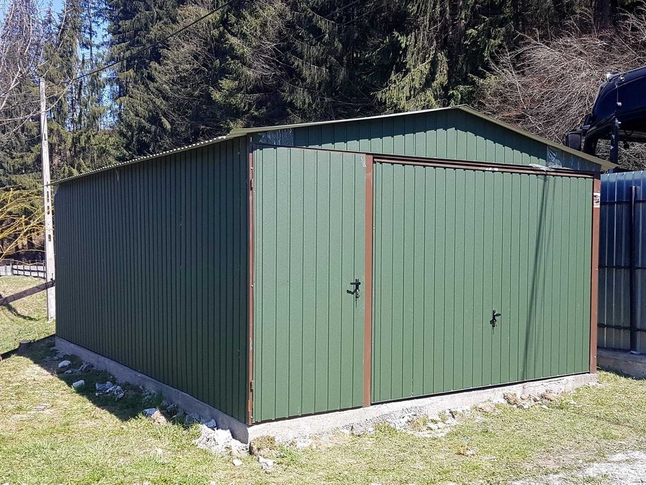 Garaż blaszany 5x5m – ciemny zielony matowy